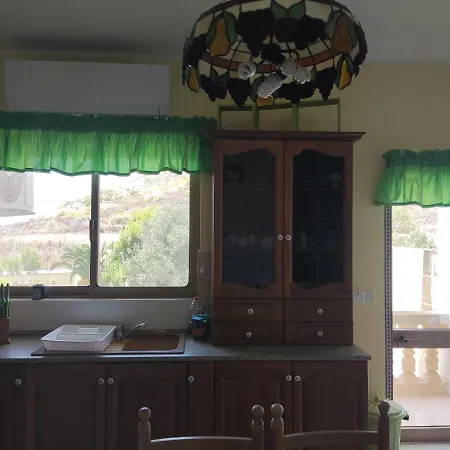 Lovely Second Floor 2double Bedrooms.
